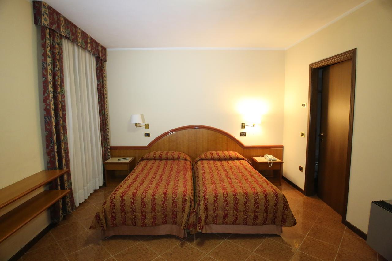 Hotel Paris Castel Goffredo Eksteriør billede